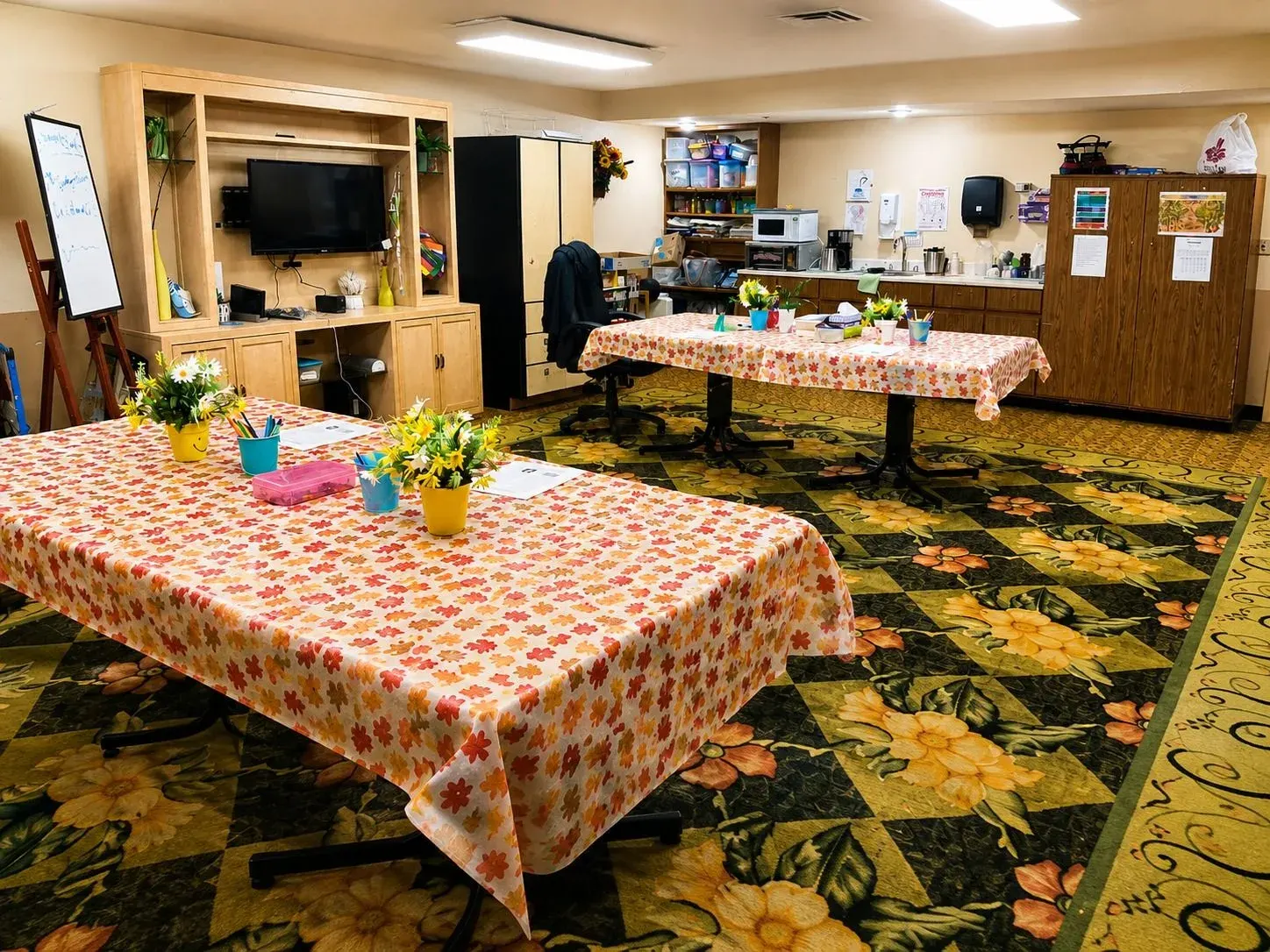 The dining and activity room at Vivo Healthcare West Orange